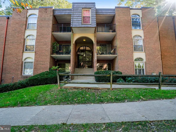 3370 Woodburn Rd APT 32, Annandale, VA 22003