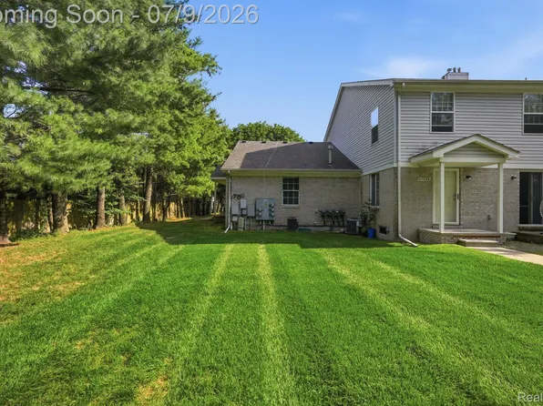 47078 Auburn Ct, Shelby Township, MI 48317