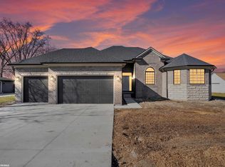 51825 Card Rd, Macomb, MI 48042