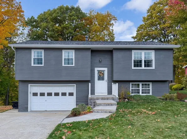 89 Eaton Dr, North East, PA 16428