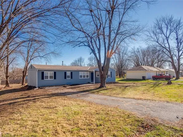 17217 Chestnut Dr, Belton, MO 64012