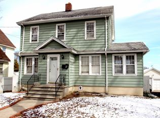 60 Hale Ter, Bridgeport, CT 06610