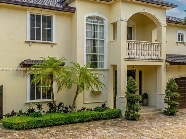 8936 NW 176th Ln, Hialeah, FL 33018