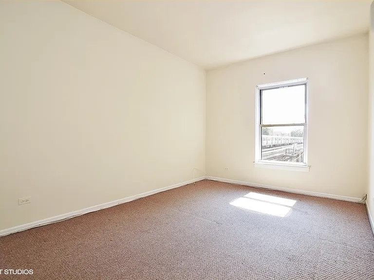 947 W Oakdale Ave #2E — Photo 6