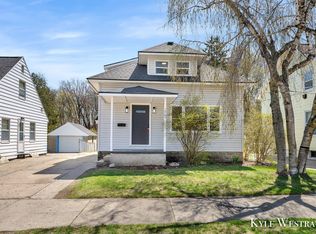1060 Woodrow Ave NW, Grand Rapids, MI