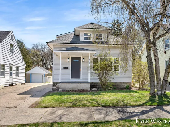 1060 Woodrow Ave NW, Grand Rapids, MI 49504