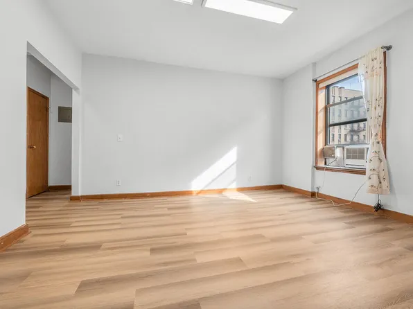 8320 Bay Parkway image 9 of 20