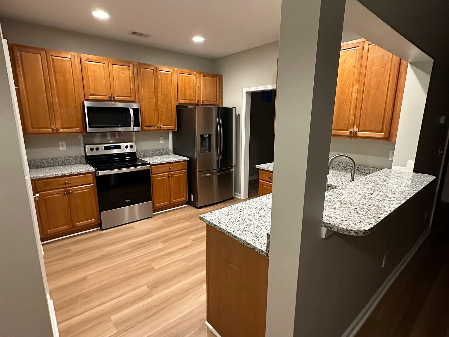 4 bed, 3.5 bath, 2504 sqft, $2,900 — Photo 2