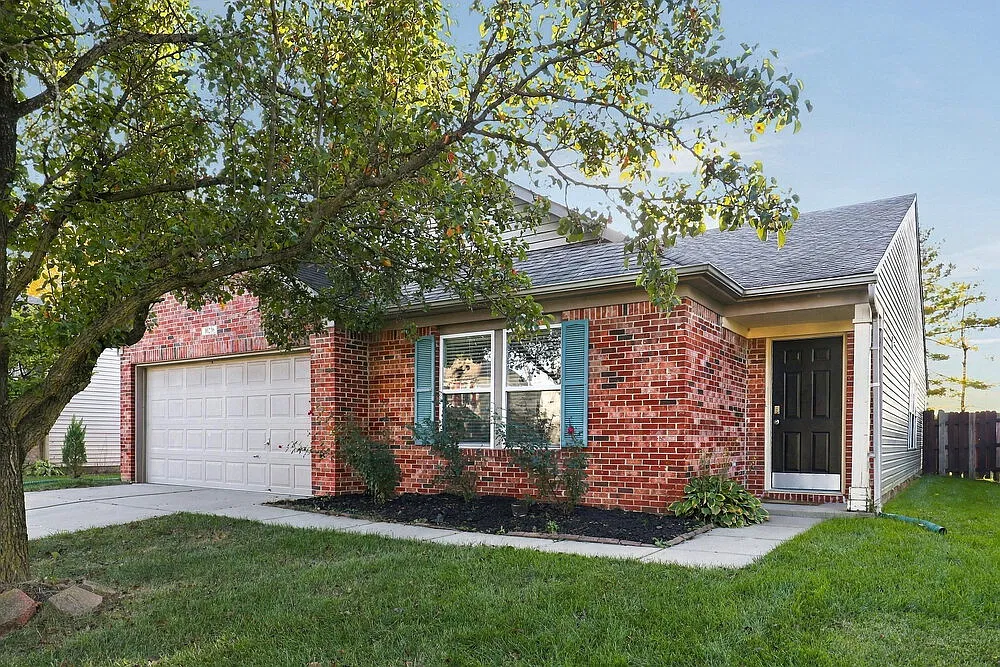 3 bed, 2.0 bath, 1858 sqft, $2,155 — Photo 3