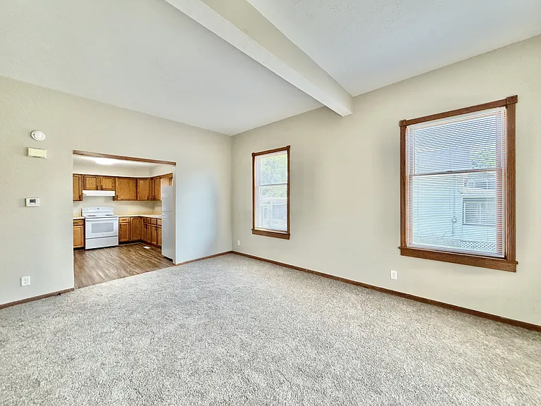 418 Caroline St N — Photo 11