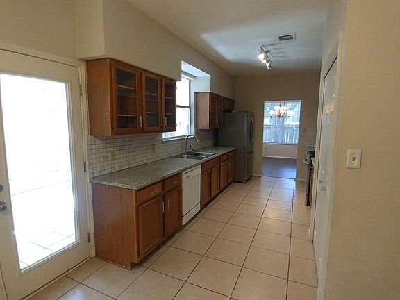 5th image of 13301 Marrero Dr