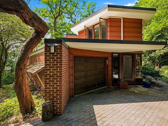5th image of 1003 Oak Way