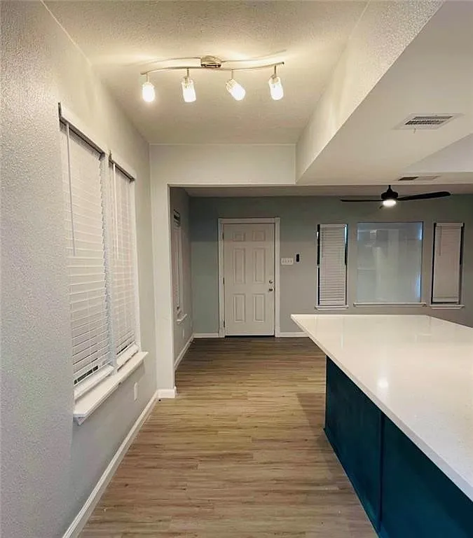 2 bed, 1040 sqft, $1,800 — Photo 3