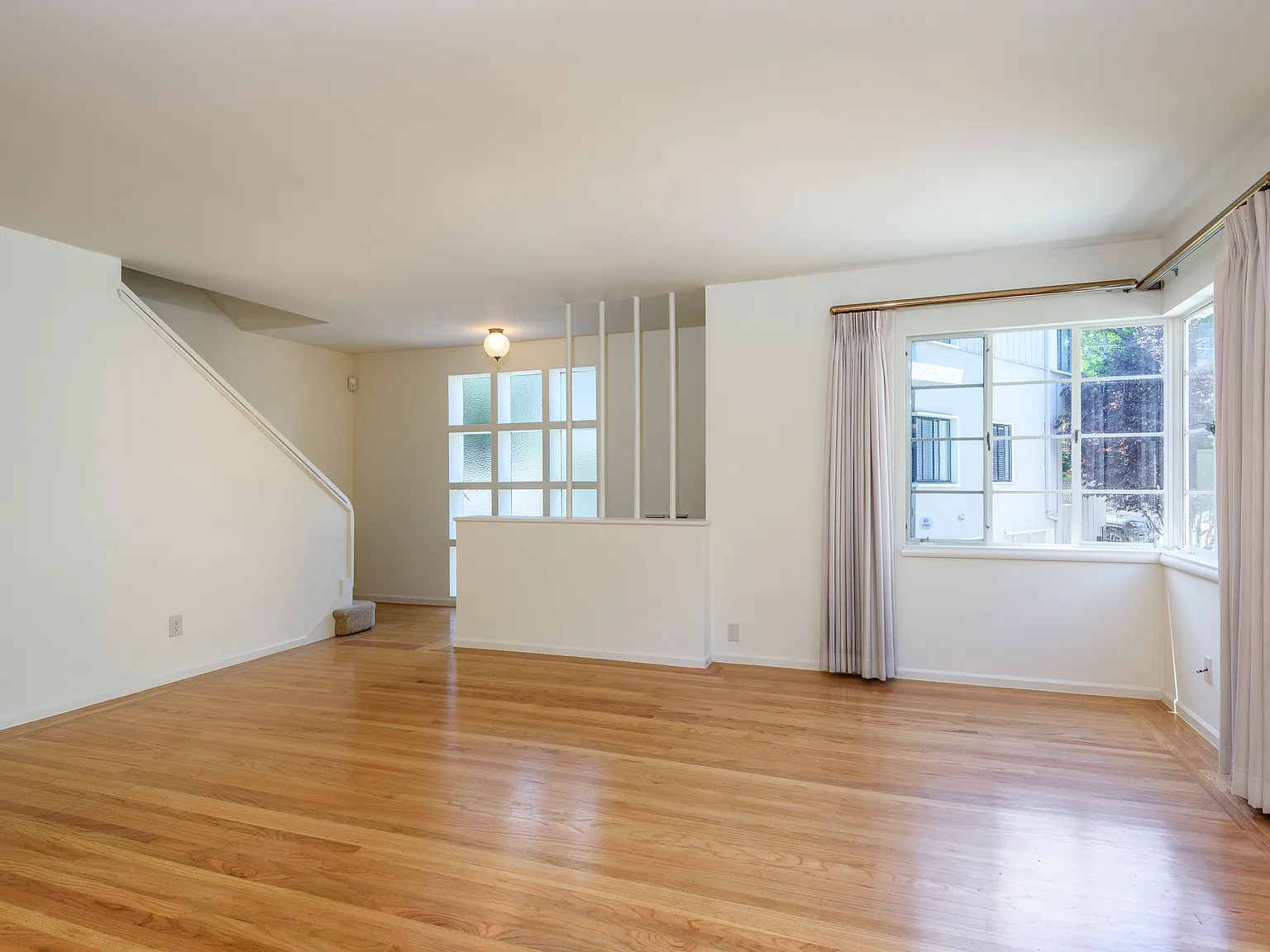 2 bed, 1375 sqft, $4,500 — Photo 3