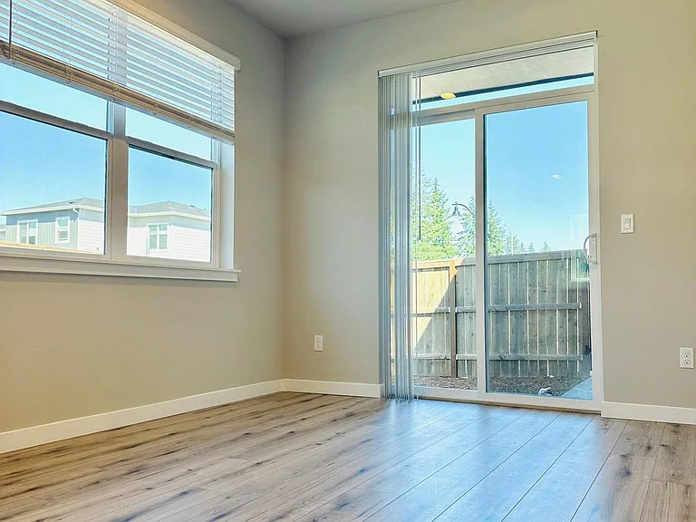 16736 SE Silver Creek Falls Dr — Photo 6