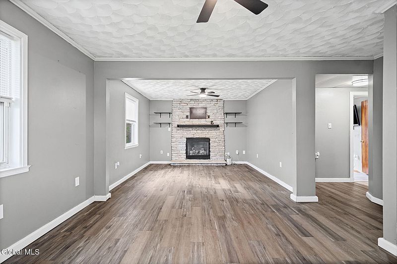 3rd image of 1037 Helen Street