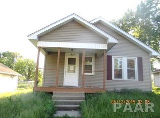 1805 Quaker St, Pekin, IL 61554