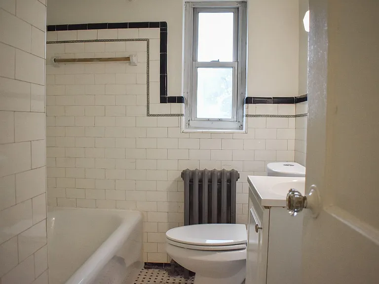 514-516 McCully St — Photo 15