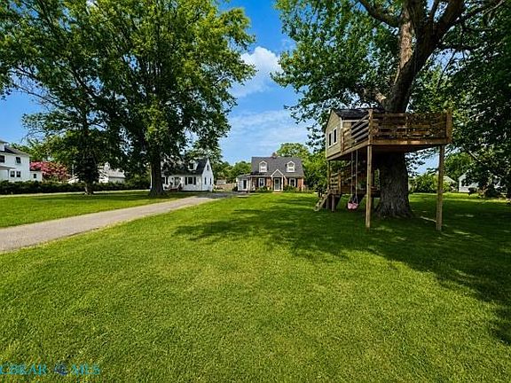 3rd image of 114 Main St