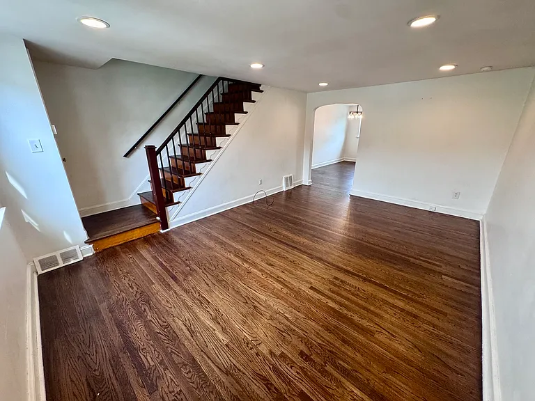 938 Brenton Rd — Photo 2
