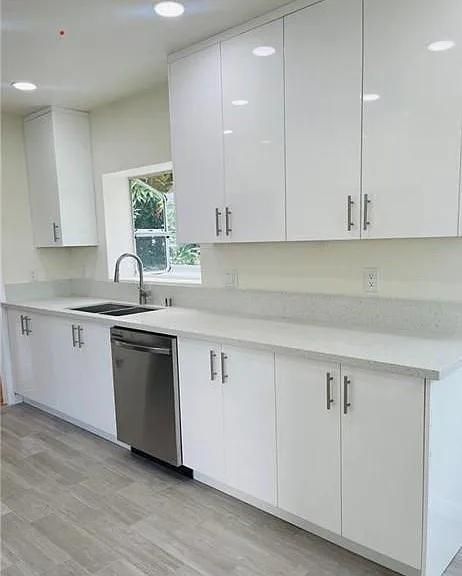 1422 Spazier Ave — Photo 5