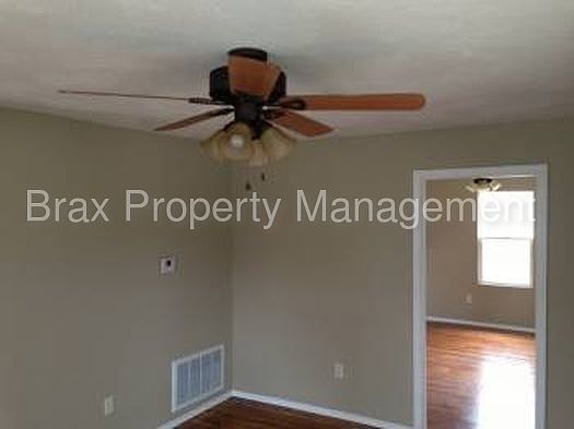 2nd image of 1020 S Stewart Ave