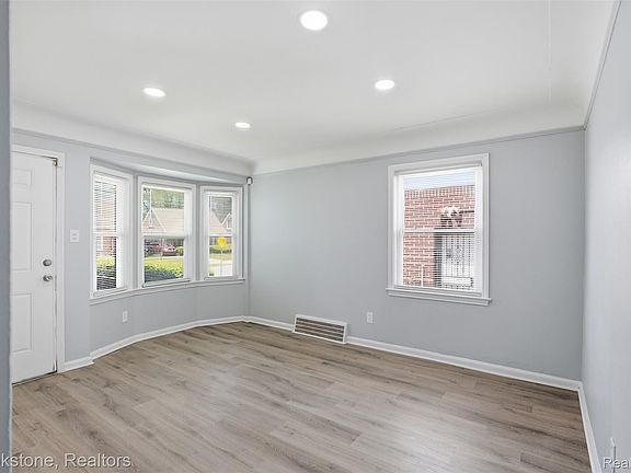 4th image of 11338 Memorial St