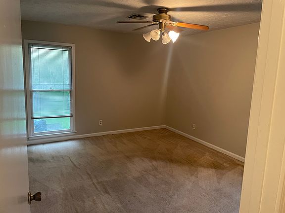 5th image of 3013 Willow Lane Dr