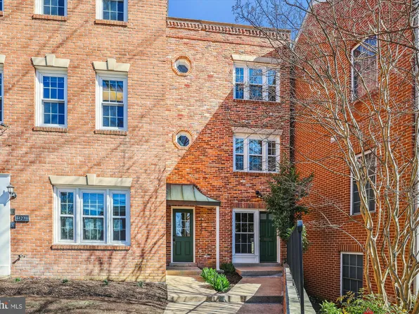 4427 Macarthur Blvd NW, Washington, DC 20007
