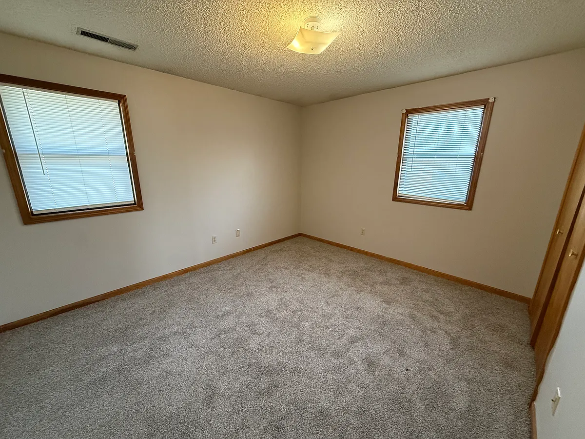 Building Photo - 2 bed, 1.0 bath, $725