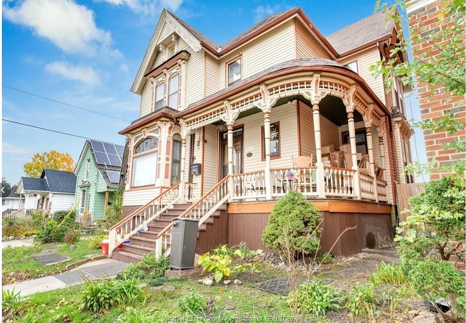 1st image of 595 Cataraqui St
