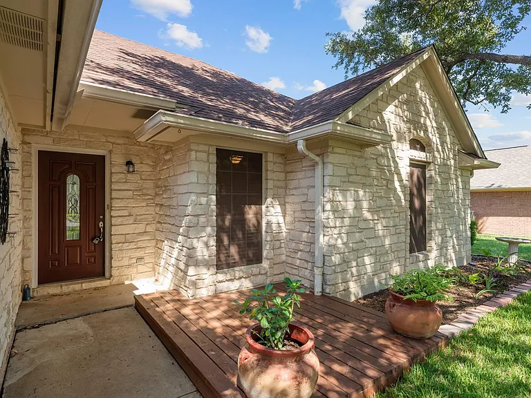 2604 Bluebonnet Valley Dr — Photo 2