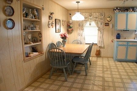Dining/Kitchen Area