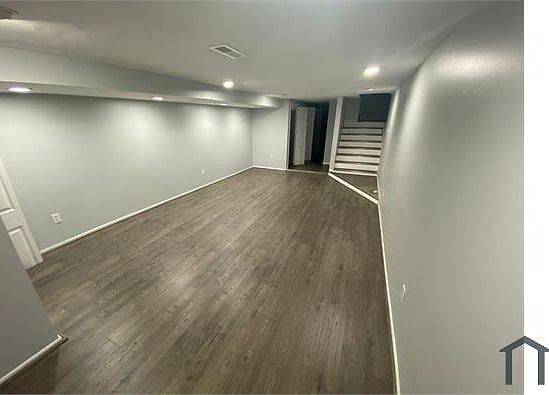 5th image of 2613 Hoover Ave #2613