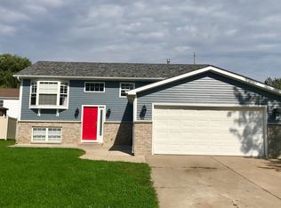 912 92nd St, Pleasant Prairie, WI 53158