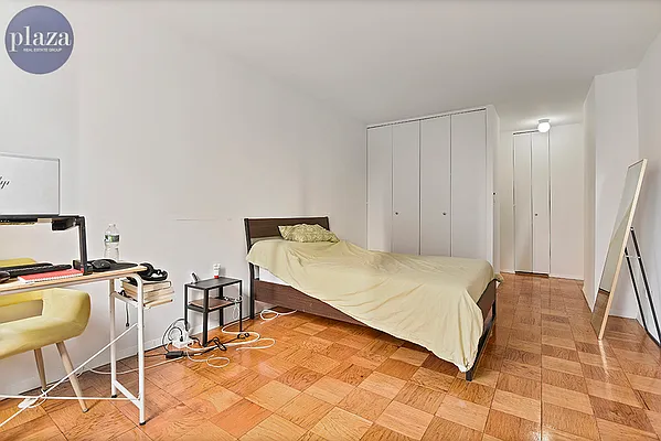 Rented by Plaza Real Estate Group | media 20