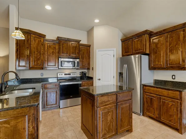 1221 Eagle Lake Dr, Azle, TX 76020