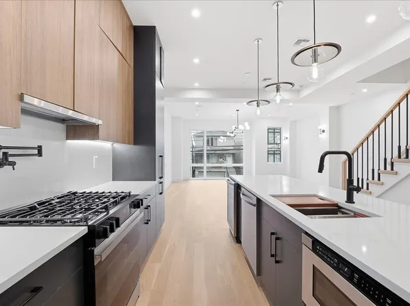 105 Laidlaw Avenue image 5 of 23