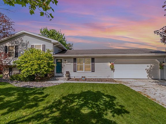 2nd image of 3615 Desert Dr