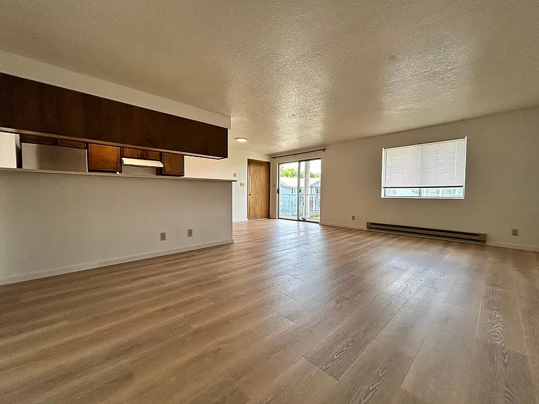 836 E Washington St — Photo 3