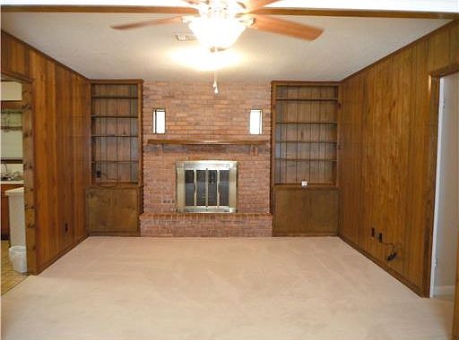 3rd image of 1311 Queen Park Cir
