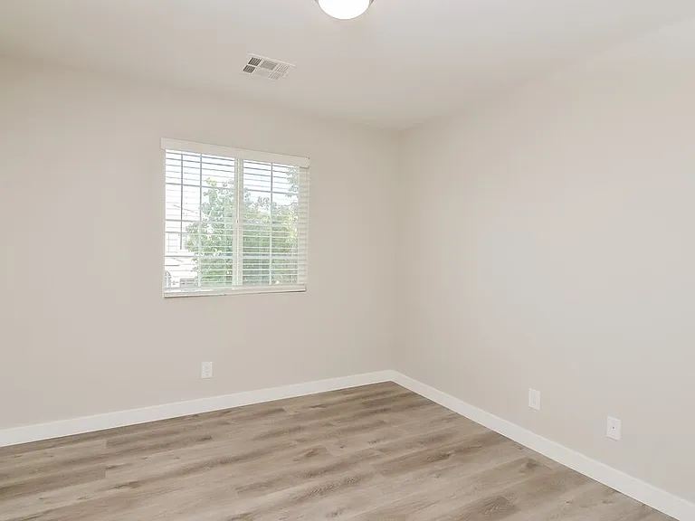 10215 Cougar Crossing St — Photo 13