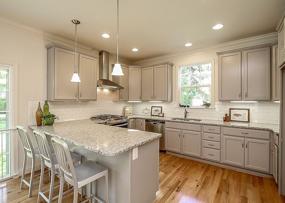 1st image of 305 Valley Court Rd