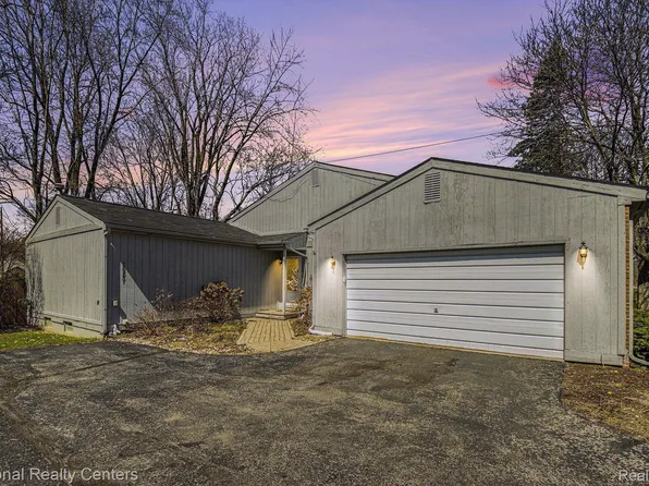20831 Orchard Lake Rd, Farmington, MI 48336