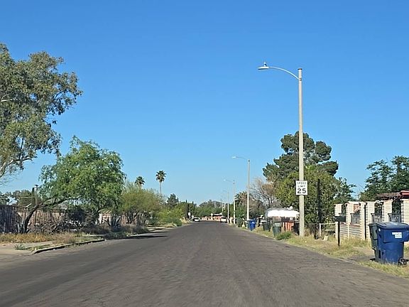 4th image of 142 W Santa Paula St
