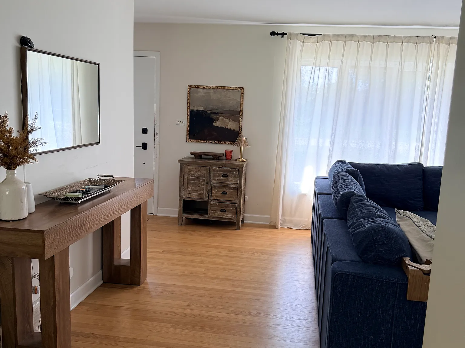 3 bed, 2140 sqft, $3,999 — Photo 3