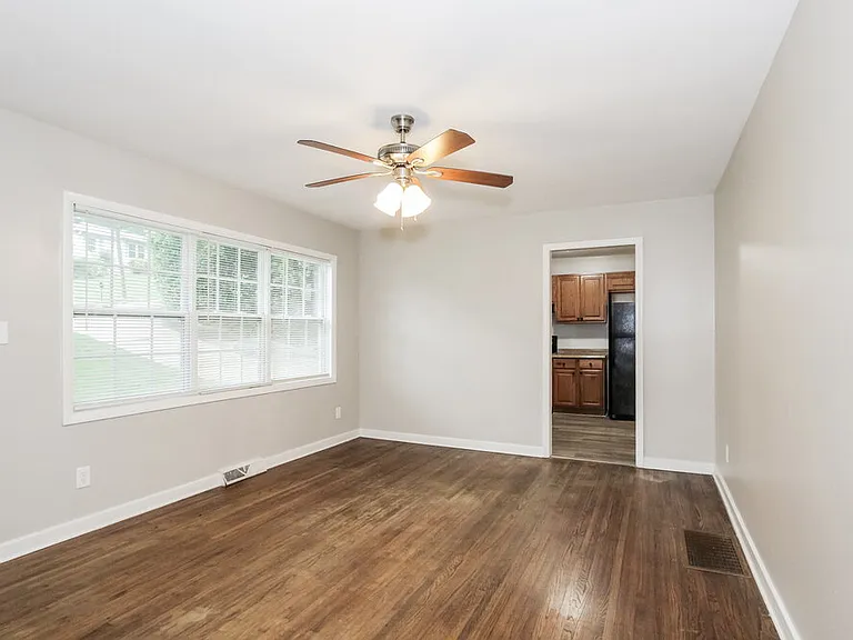 509 Ardmore Ln — Photo 3