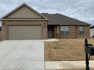 1010 E Skyline Loop, Centerton, AR 72719