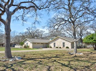 416 Oak Wood Rd, Kerrville, TX 78028