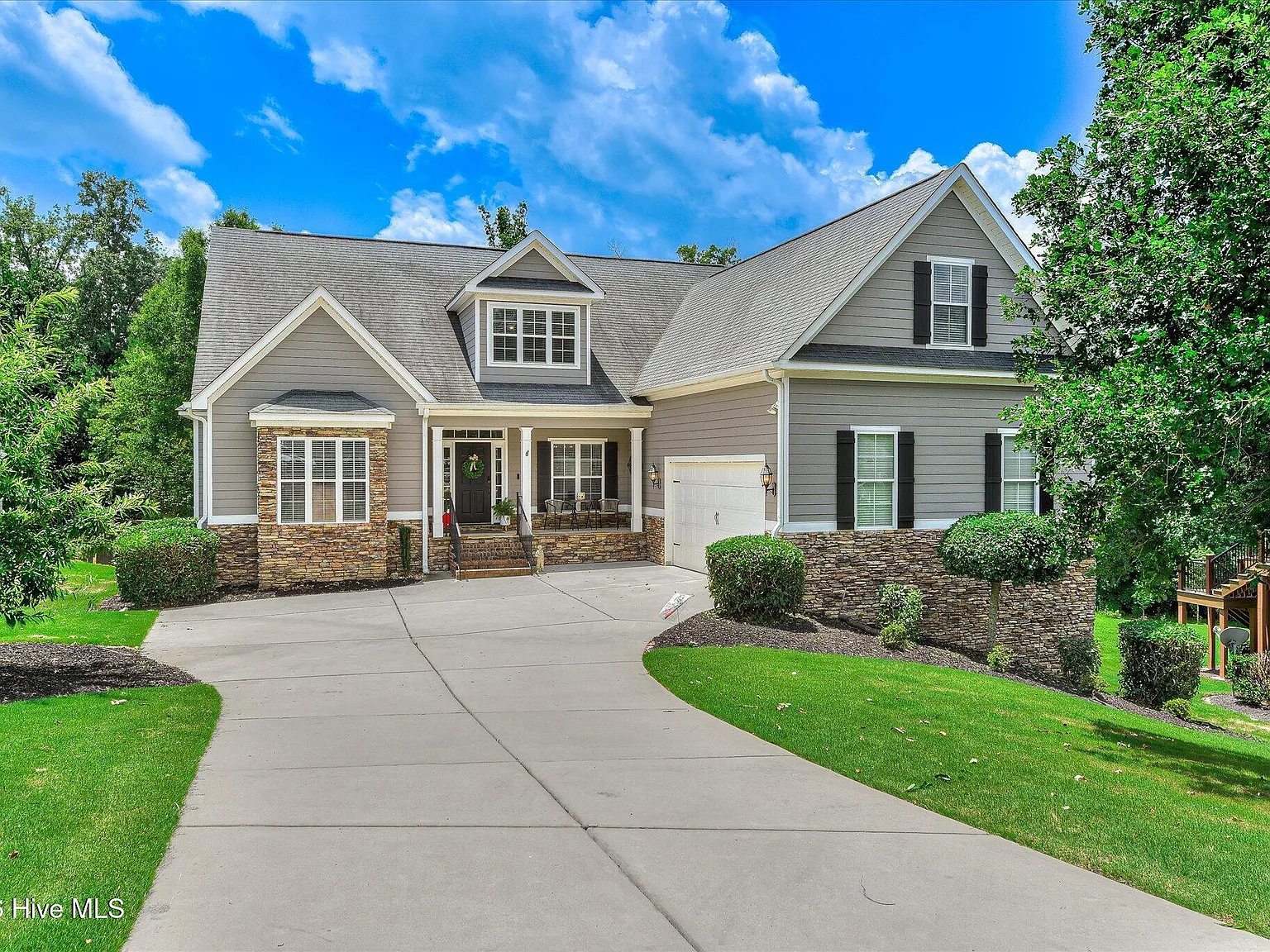 7 bed, 5.0 bath, 5153 sqft, $3,500 — Photo 1